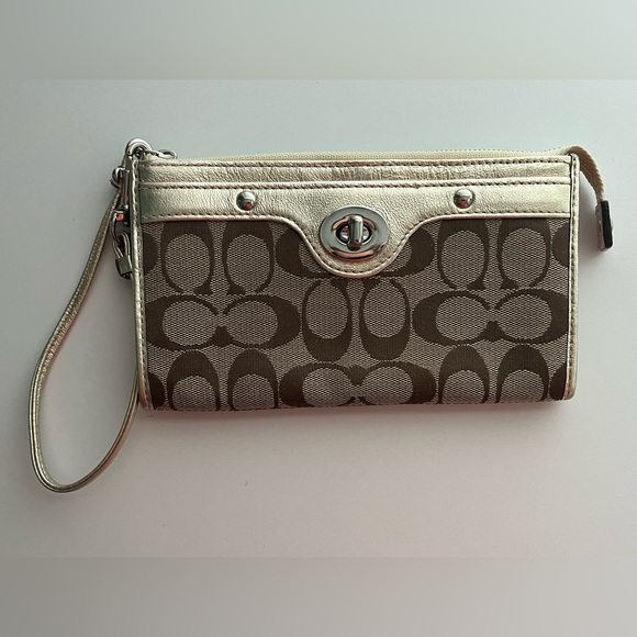 Coach Penelope Zippy Turnlock Signature Wristlet Wallet - Picture 1 of 5